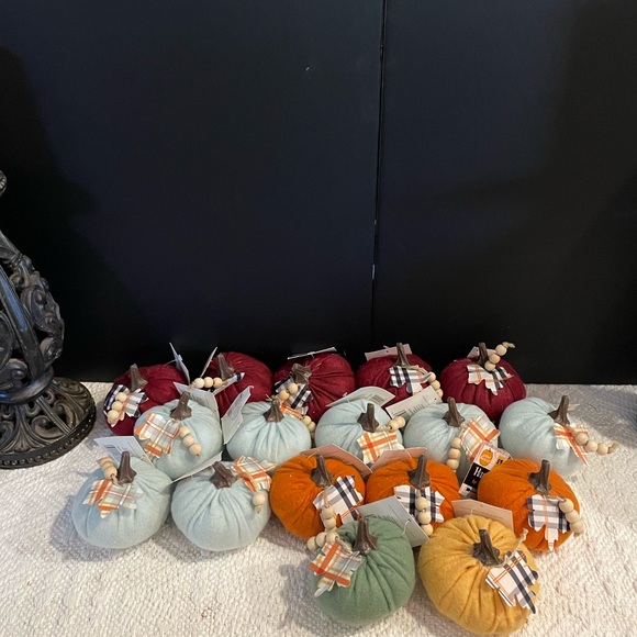 Fall Harvest Thanksgiving Halloween Decor plush pumpkins 17 piece set lot bundle - Picture 4 of 4